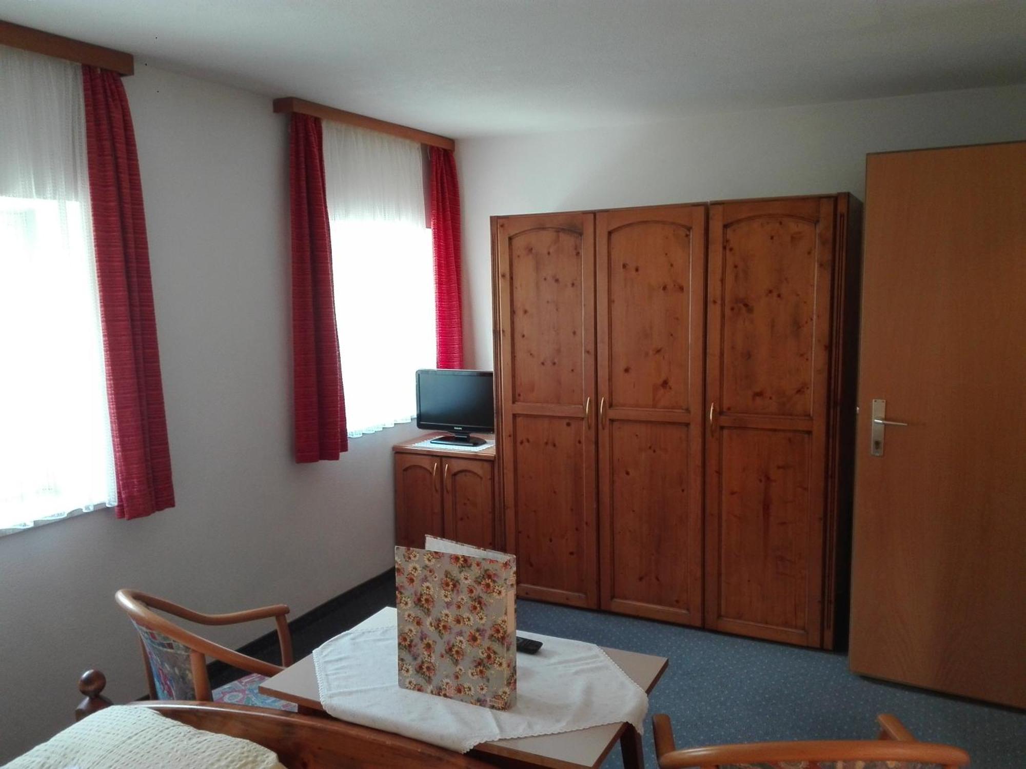 Haselried Aparthotel Tirolo